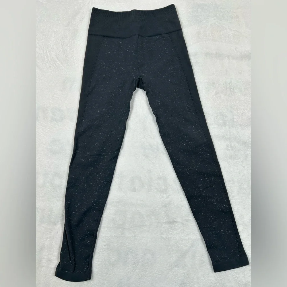 Lululemon Free to Flow 7/8 Leggings Women’s Size 4 Gray Speckled Yoga